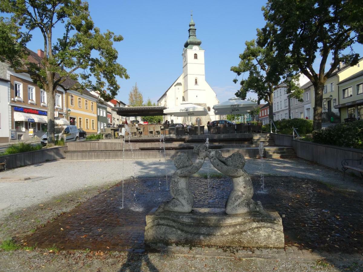 Gaestehaus Familie Loeffler - Ferienwohnung Am Stadtplatz In Litschau Exterior foto